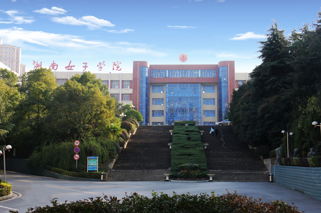 校门前景