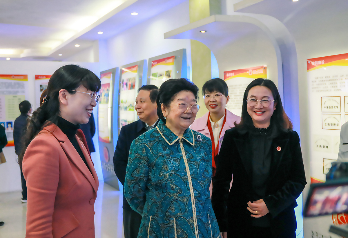 顾秀莲来金年会app视察