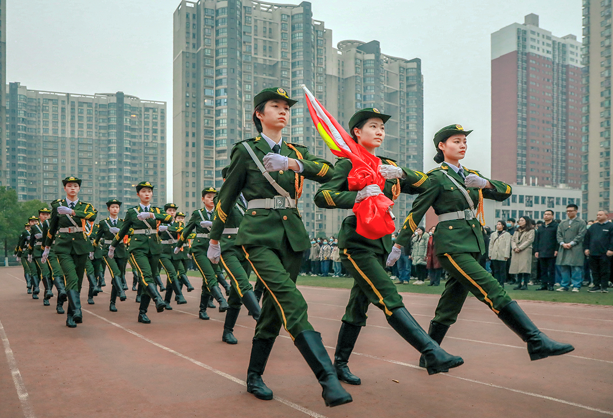 “凝心聚力担使命、奋楫笃行向未来”-- 国旗下“开学第一课”